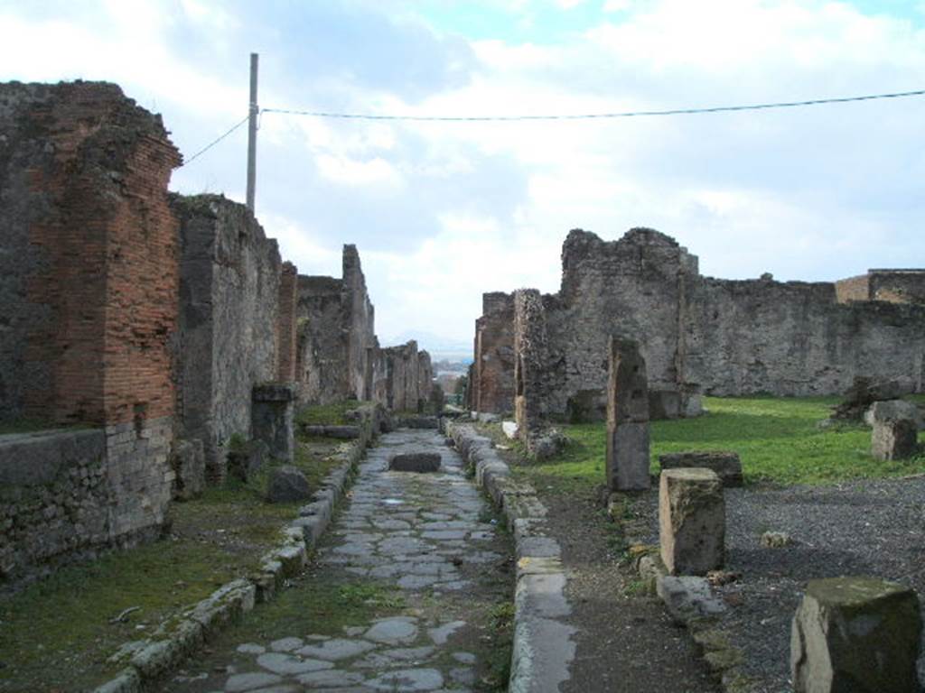 VII 7 Pompeii Vicolo Dei Soprastanti Looking West Across Entrance At